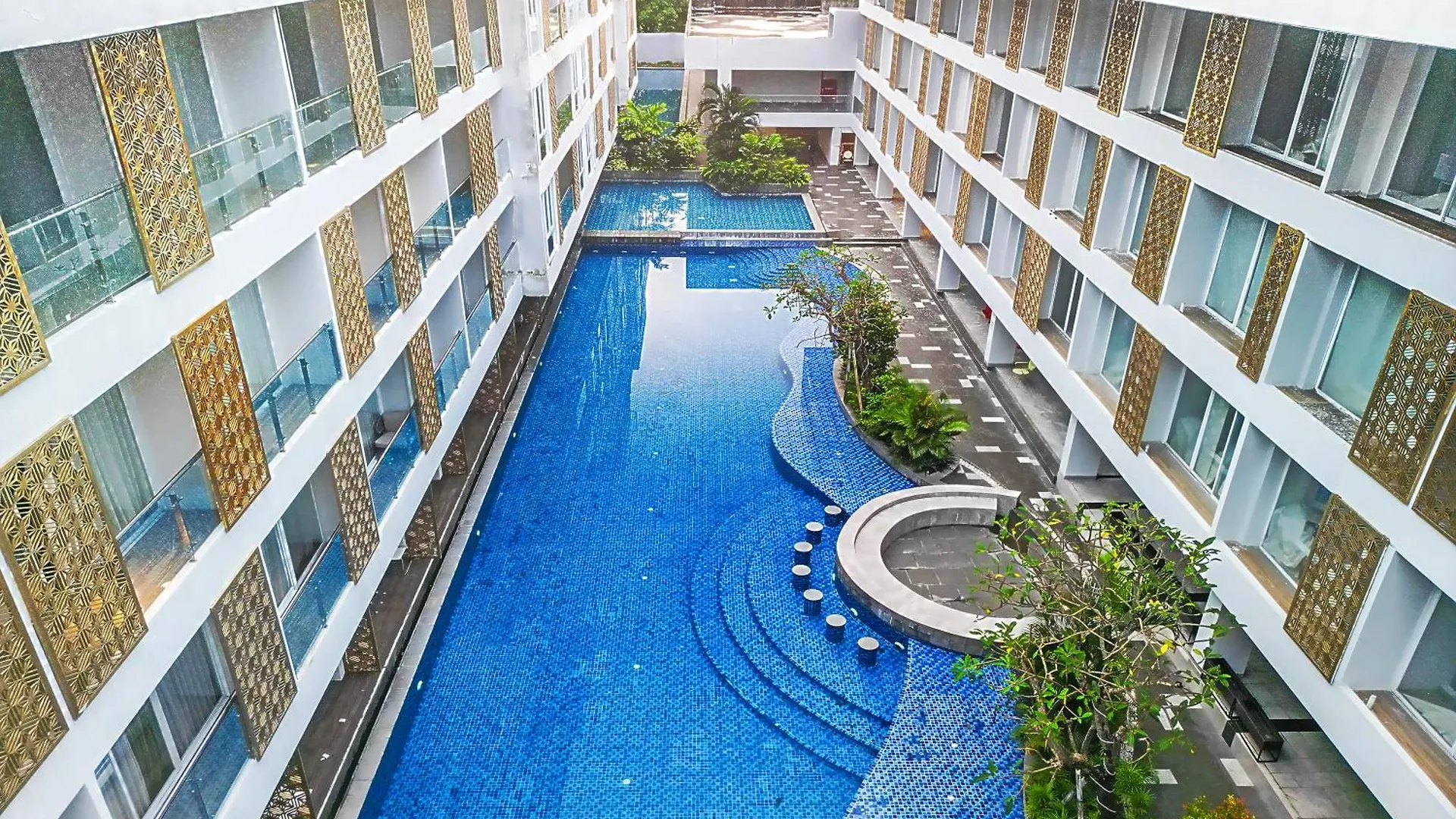 Sunday Hotel Arshika Sunset Road Kuta  4*, Kuta (Bali)